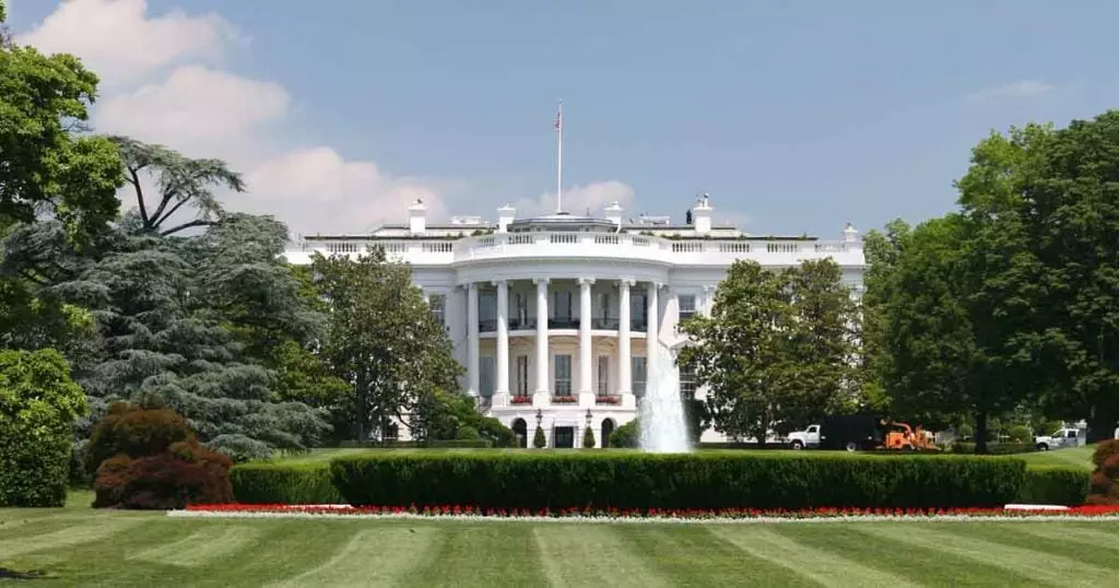 Photo of the white house in DC
